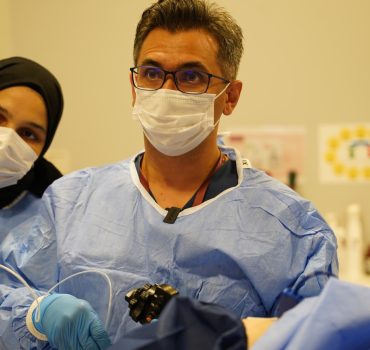 Gastroenteroloji, Sindirim sistemi hastalıkları, Mide sağlığı, Bağırsak hastalıkları, Karaciğer sağlığı, Pankreas hastalıkları, Safra kesesi, Reflü hastalığı, İrritabl bağırsak sendromu (IBS), Mide ülseri, Hepatit, Kolit tedavisi, Crohn hastalığı, İnflamatuar bağırsak hastalıkları, Karaciğer iltihabı, Pankreatit tedavisi, Sindirim sistemi sorunları, Gastroenterolog, Kolonoskopi, Endoskopi, Gastrointestinal sağlık, Sindirim bozuklukları, Bağırsak florası, Mide ekşimesi, Karaciğer hastalıkları, Safra taşı tedavisi, Kolon kanseri taraması, Sindirim sistemi tedavisi, Mide asiditesi, Gastroenteroloji uzmanı.