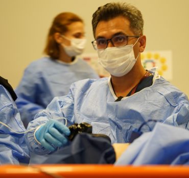 Gastroenteroloji, Sindirim sistemi hastalıkları, Mide sağlığı, Bağırsak hastalıkları, Karaciğer sağlığı, Pankreas hastalıkları, Safra kesesi, Reflü hastalığı, İrritabl bağırsak sendromu (IBS), Mide ülseri, Hepatit, Kolit tedavisi, Crohn hastalığı, İnflamatuar bağırsak hastalıkları, Karaciğer iltihabı, Pankreatit tedavisi, Sindirim sistemi sorunları, Gastroenterolog, Kolonoskopi, Endoskopi, Gastrointestinal sağlık, Sindirim bozuklukları, Bağırsak florası, Mide ekşimesi, Karaciğer hastalıkları, Safra taşı tedavisi, Kolon kanseri taraması, Sindirim sistemi tedavisi, Mide asiditesi, Gastroenteroloji uzmanı.