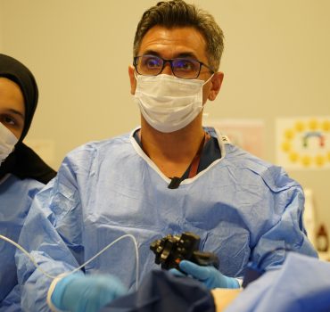 Gastroenteroloji, Sindirim sistemi hastalıkları, Mide sağlığı, Bağırsak hastalıkları, Karaciğer sağlığı, Pankreas hastalıkları, Safra kesesi, Reflü hastalığı, İrritabl bağırsak sendromu (IBS), Mide ülseri, Hepatit, Kolit tedavisi, Crohn hastalığı, İnflamatuar bağırsak hastalıkları, Karaciğer iltihabı, Pankreatit tedavisi, Sindirim sistemi sorunları, Gastroenterolog, Kolonoskopi, Endoskopi, Gastrointestinal sağlık, Sindirim bozuklukları, Bağırsak florası, Mide ekşimesi, Karaciğer hastalıkları, Safra taşı tedavisi, Kolon kanseri taraması, Sindirim sistemi tedavisi, Mide asiditesi, Gastroenteroloji uzmanı.