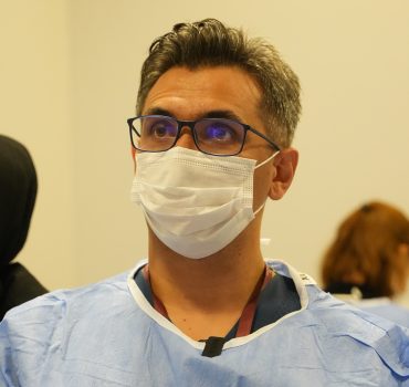 Gastroenteroloji, Sindirim sistemi hastalıkları, Mide sağlığı, Bağırsak hastalıkları, Karaciğer sağlığı, Pankreas hastalıkları, Safra kesesi, Reflü hastalığı, İrritabl bağırsak sendromu (IBS), Mide ülseri, Hepatit, Kolit tedavisi, Crohn hastalığı, İnflamatuar bağırsak hastalıkları, Karaciğer iltihabı, Pankreatit tedavisi, Sindirim sistemi sorunları, Gastroenterolog, Kolonoskopi, Endoskopi, Gastrointestinal sağlık, Sindirim bozuklukları, Bağırsak florası, Mide ekşimesi, Karaciğer hastalıkları, Safra taşı tedavisi, Kolon kanseri taraması, Sindirim sistemi tedavisi, Mide asiditesi, Gastroenteroloji uzmanı.